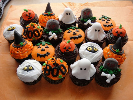 assorted-halloween-cupcakes-560x4201