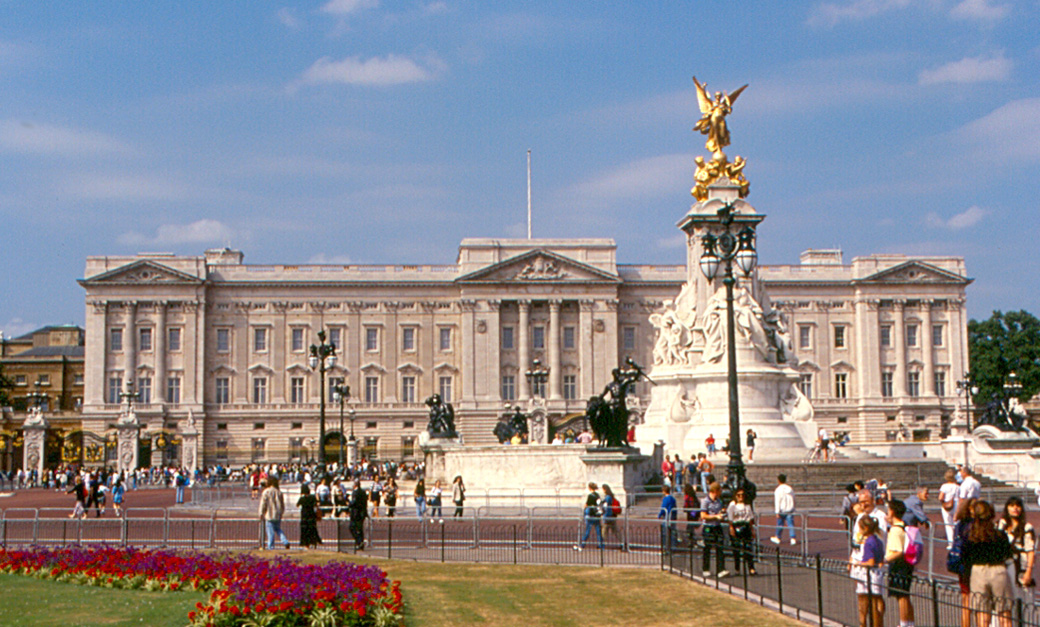 photo credit: London - Buckingham Palace via photopin (license)
