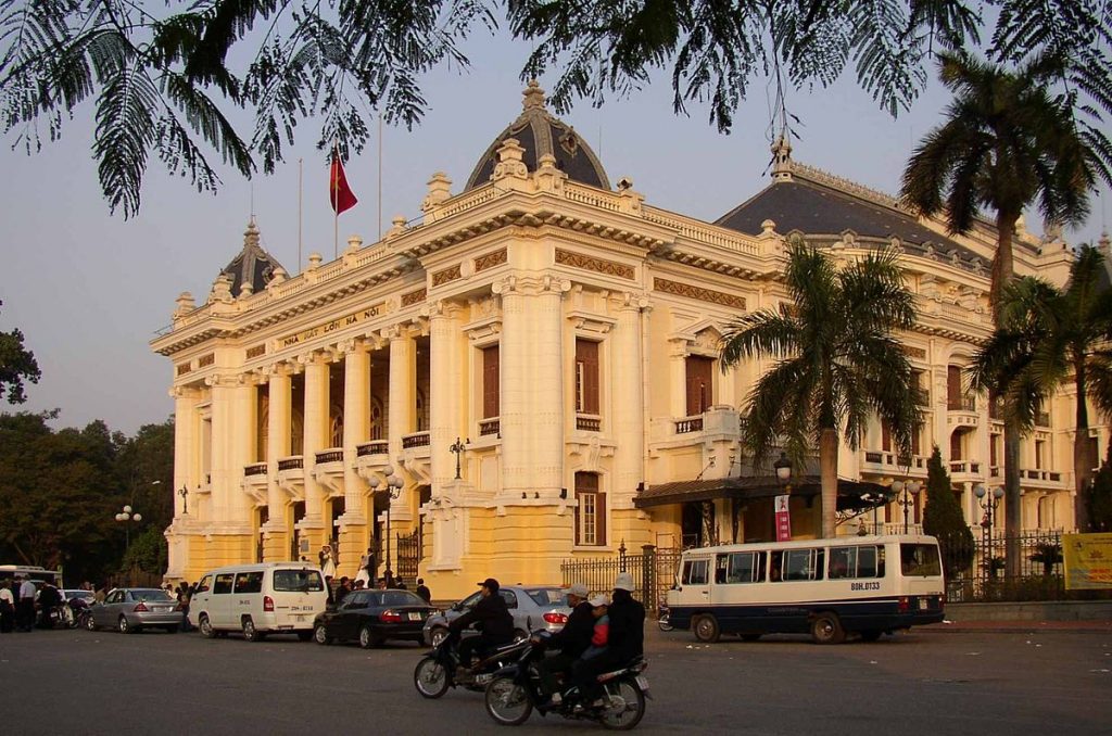 出典: https://en.wikipedia.org/wiki/Hanoi_Opera_House