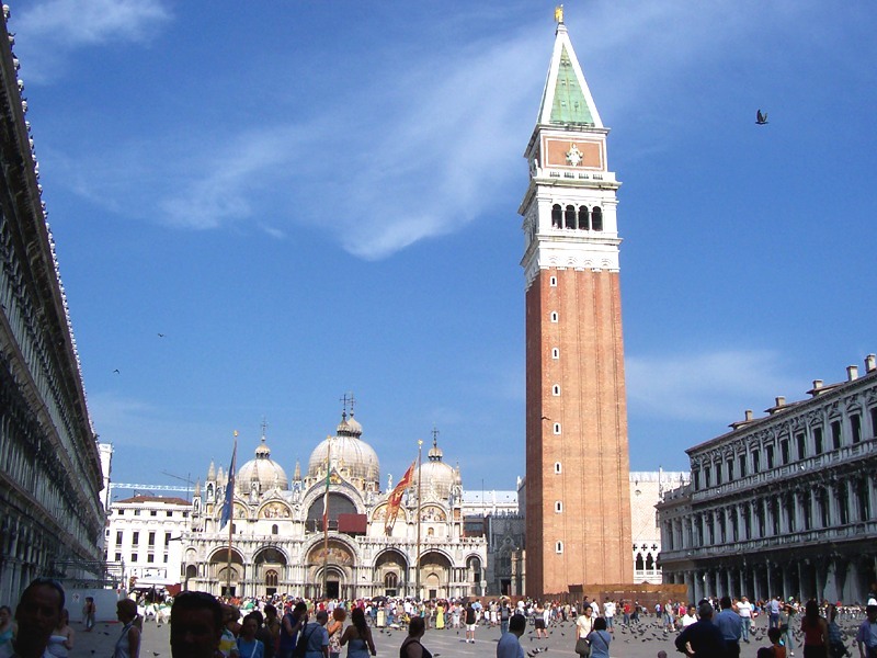 出典: https://commons.wikimedia.org/wiki/Piazza_San_Marco_(Venezia)